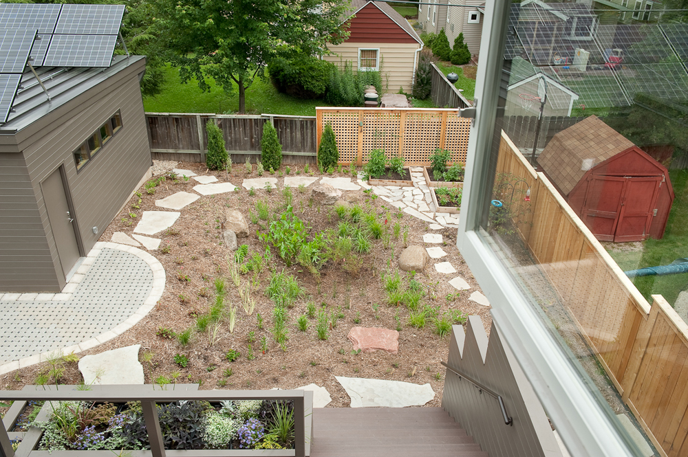 ZaneWilliams_PVGarage_Garden © Zane Williams