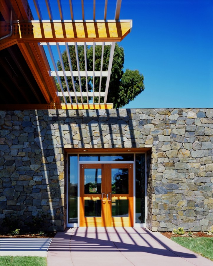 4. Wood Stone at Entrance - Detail_Risedorph © Sharon Risedorph