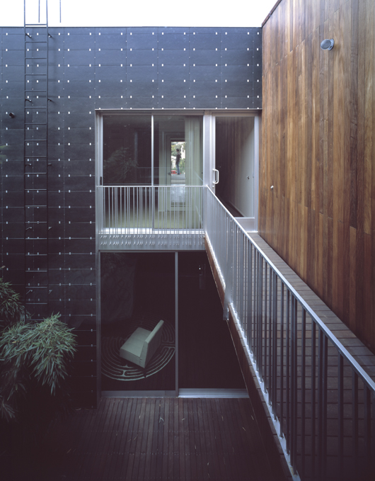 1118-07 © Hisao Suzuki