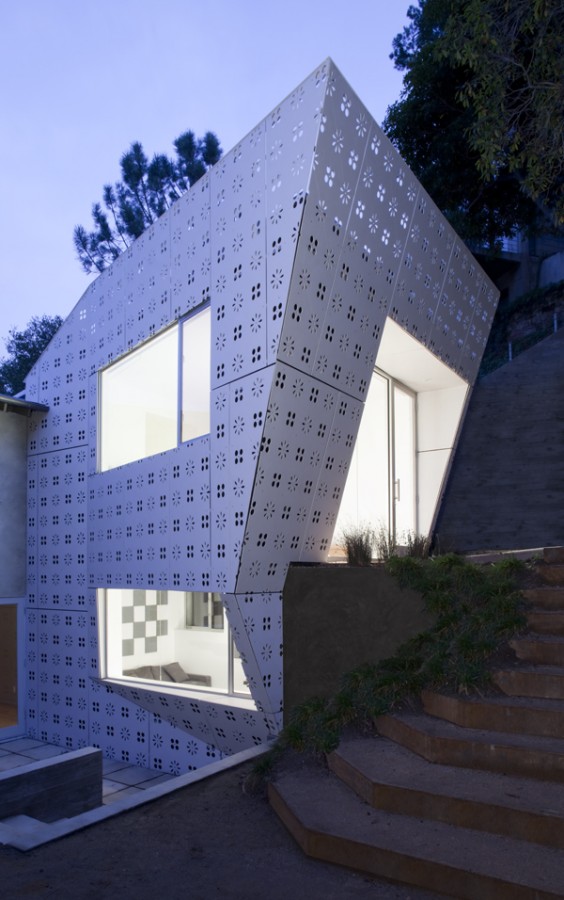 Diamondhouse_PrimaryNight © XTEN Architecture