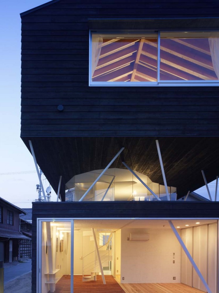 Charred Cedar House / naf architect & design