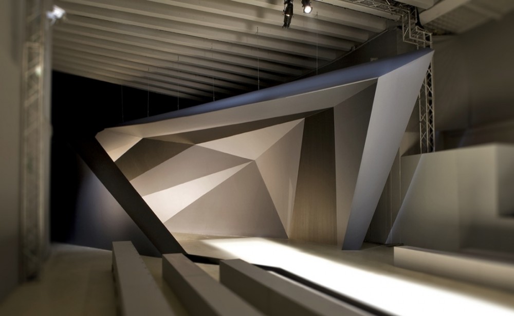 AquiliAlberg backdrop installation design for NEIL BARRETT AW 10_Photo Fabrizio Marchesi 01 © Fabrizio Marchesi