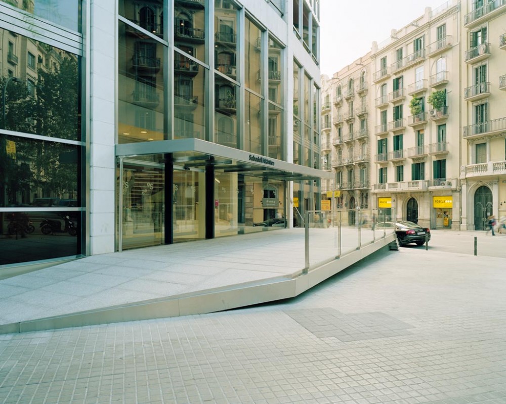 Banc Sabadell Access Hall / Mateo Arquitectura