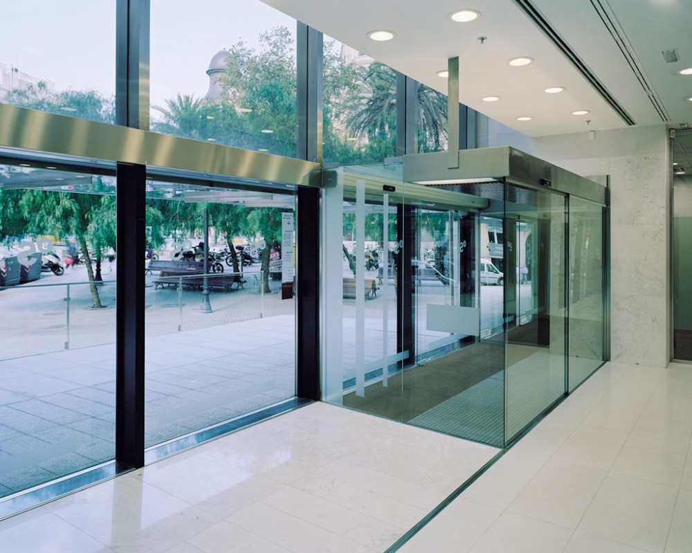 Banc Sabadell Access Hall / Mateo Arquitectura