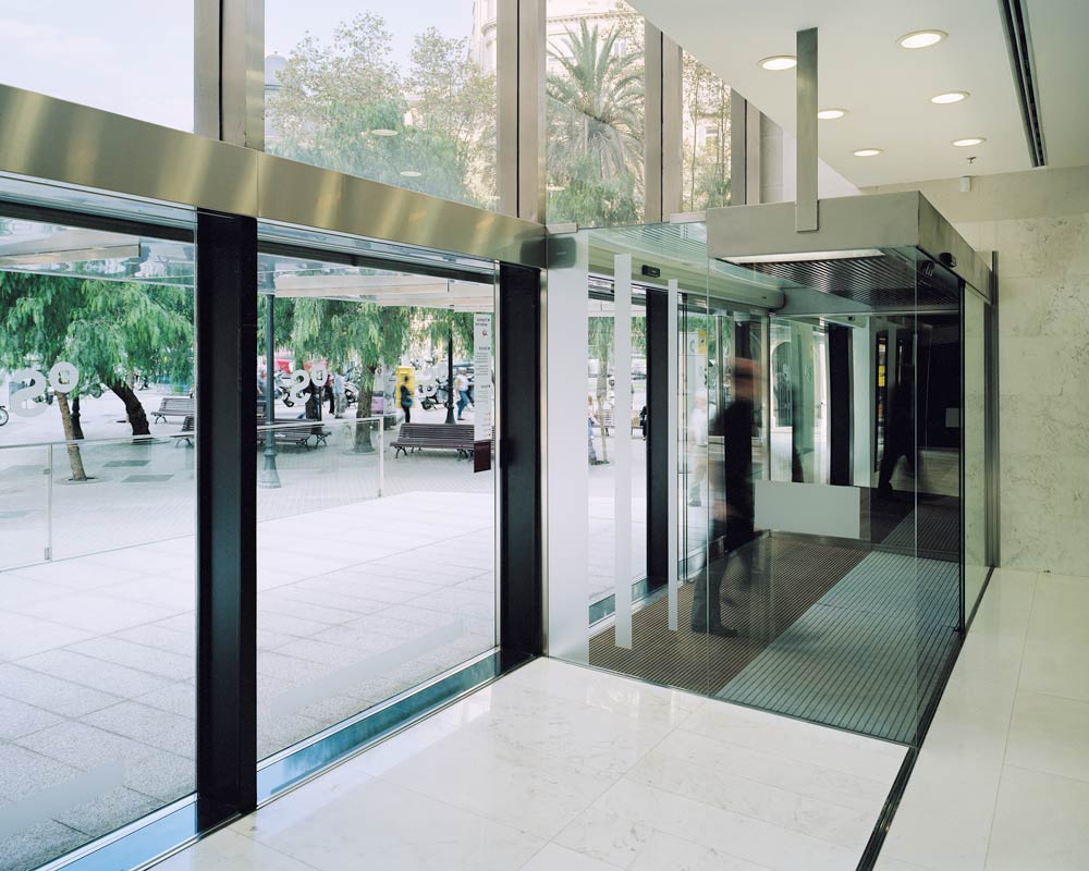 Banc Sabadell Access Hall / Mateo Arquitectura