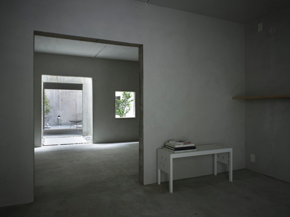 House in Koamicho / Suppose Design Office