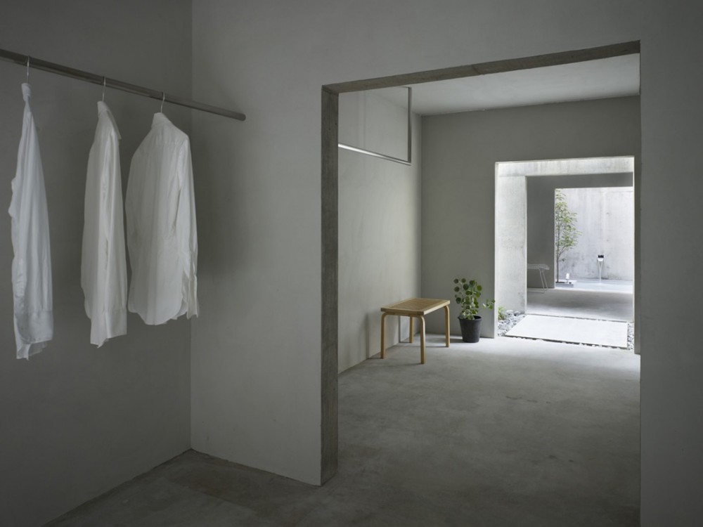 House in Koamicho / Suppose Design Office