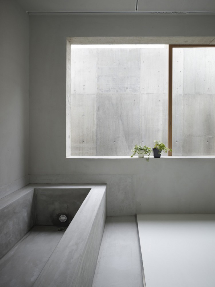 House in Koamicho / Suppose Design Office