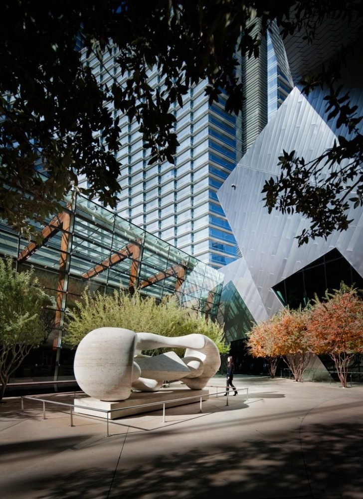 CityCenter pocket park wtih Henry Moore sculpture CityCenter pocket park wtih Henry Moore sculpture