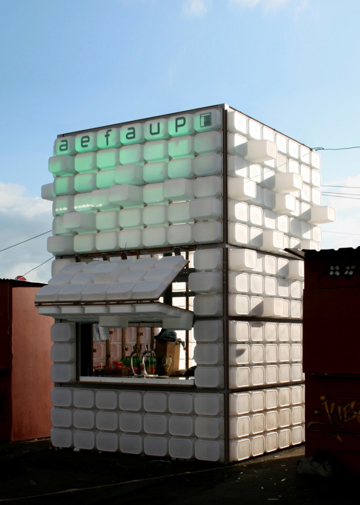Temporary Bar - Diogo Aguiar & Teresa Otto Temporary Bar - Diogo Aguiar & Teresa Otto