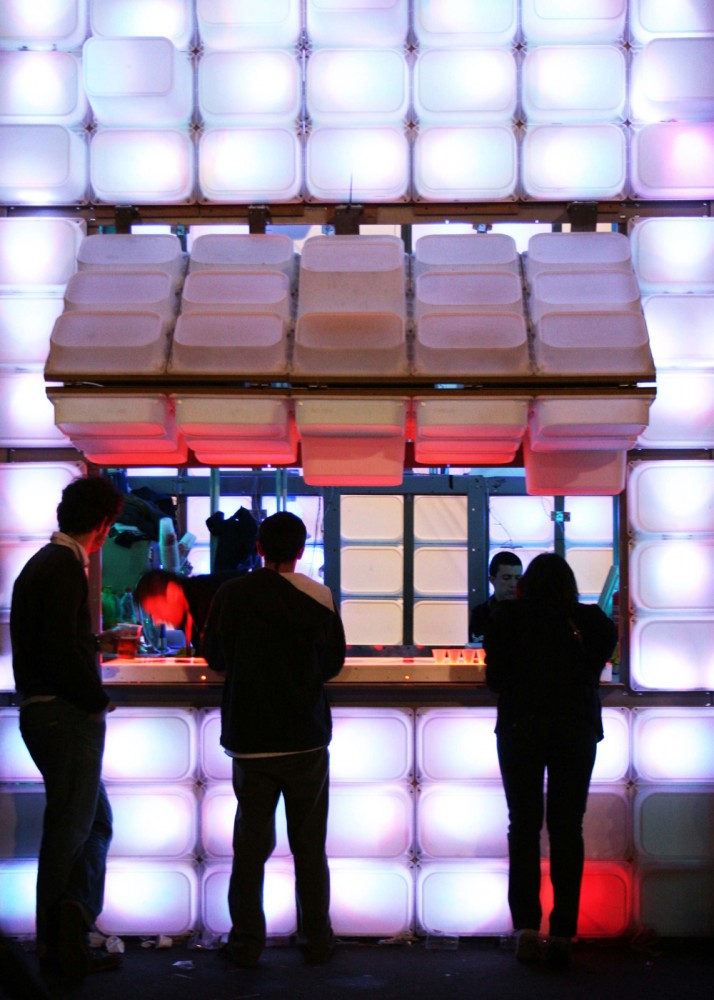 Temporary Bar / Diogo Aguiar & Teresa Otto