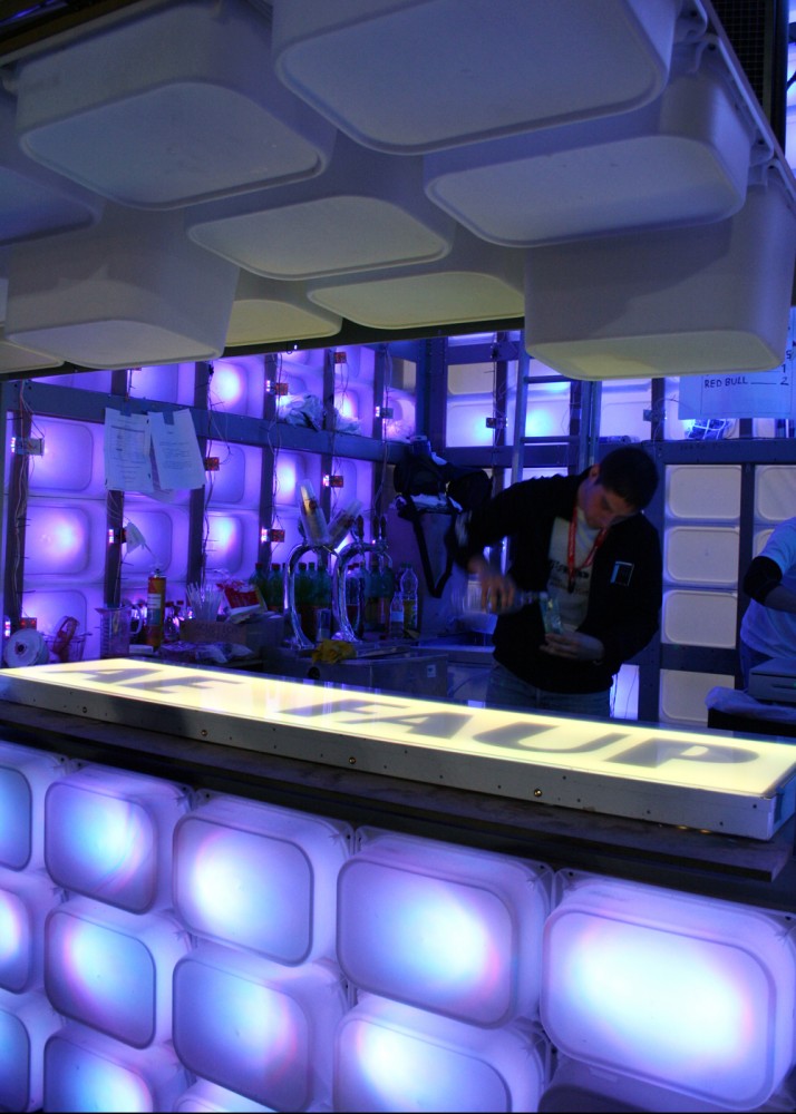 Temporary Bar - Diogo Aguiar & Teresa Otto Temporary Bar - Diogo Aguiar & Teresa Otto
