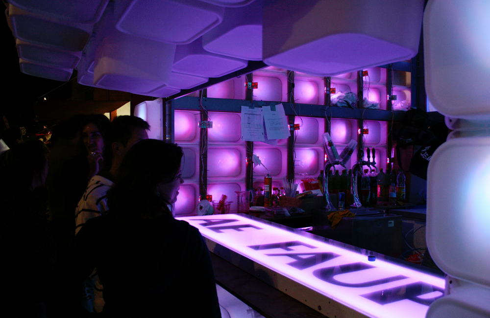 Temporary Bar - Diogo Aguiar & Teresa Otto Temporary Bar - Diogo Aguiar & Teresa Otto
