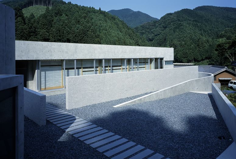Horizontal House - EASTERN Design Office © Koichi Torimura