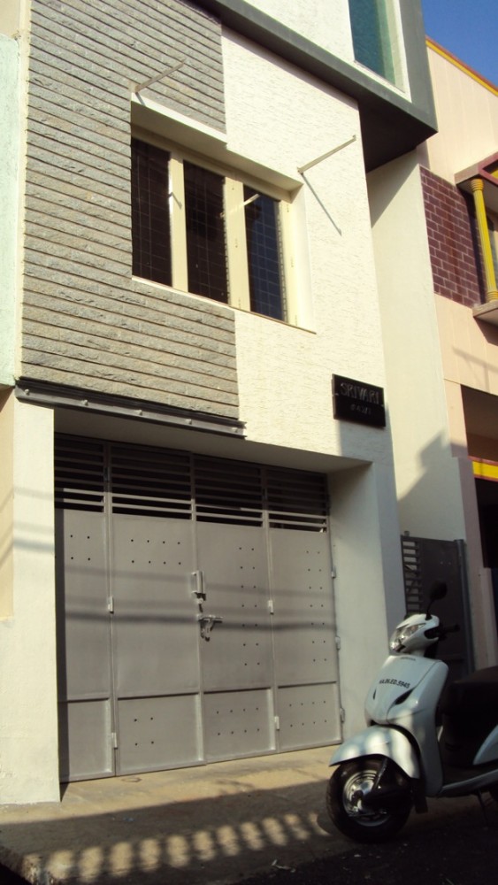 5 © Sri & Max / designQ