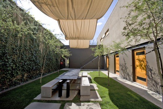 02 - USING COURYARDS TO DEFINE SPACES