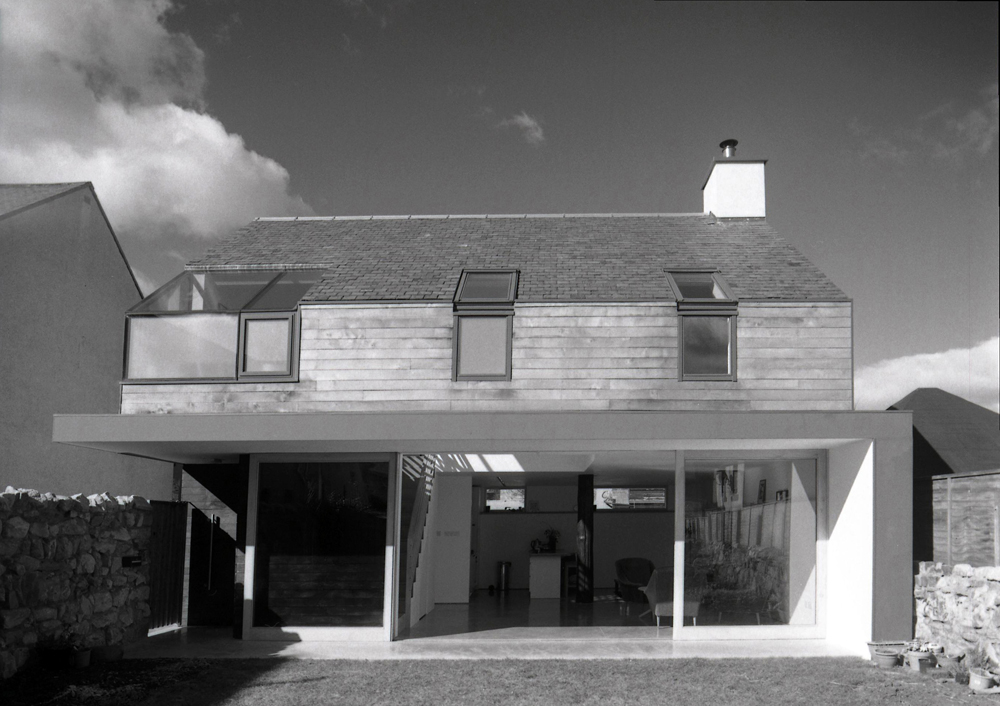 Wooden Japanese House - Konishi Gaffney Architects © Alan Craigie