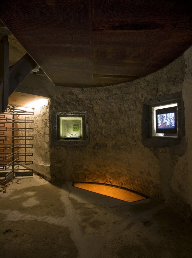 Castle-Tower Regensberg - L3P Architects © Vito Stallone