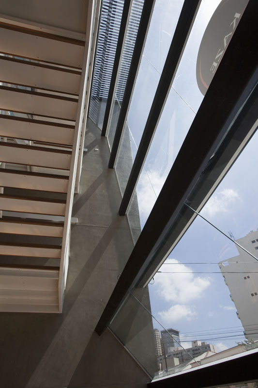 Kaze Hair Salon / Forte, Gimenes & Marcondes Ferraz Arquitetos