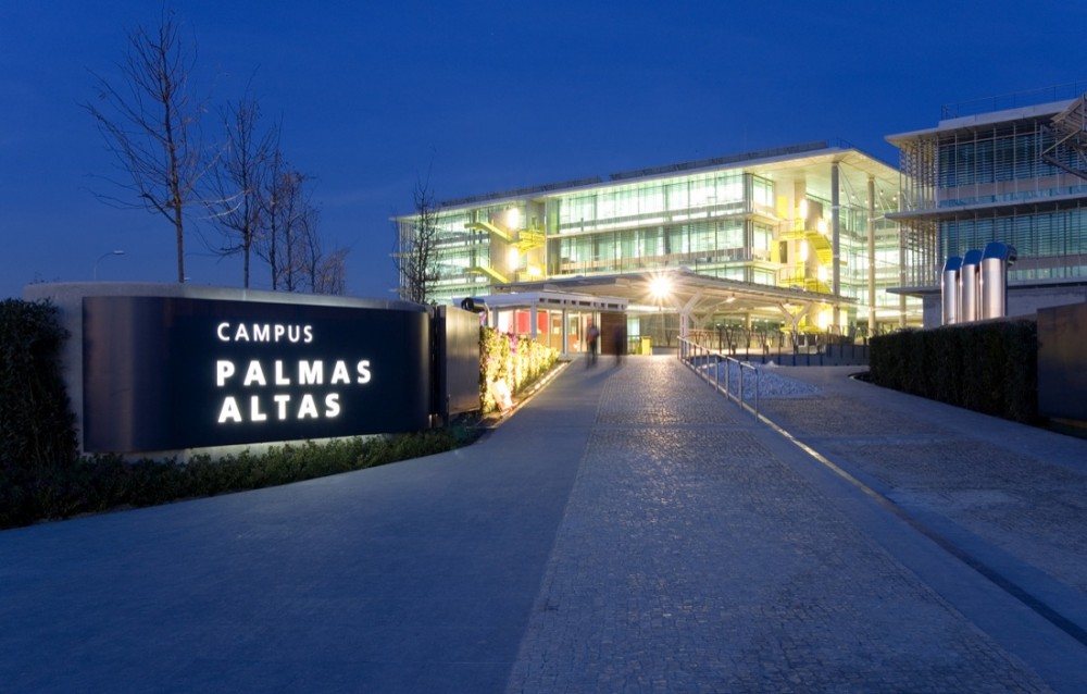 Abengoa Tecnological Campus Palmas Altas - RSH+P & Vidal - Asociados arquitectos © Victor Sajara