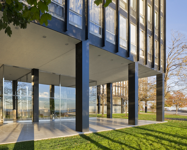 Mies van der Rohe’s Lake Shore Drive Restoration / Krueck & Sexton Architects