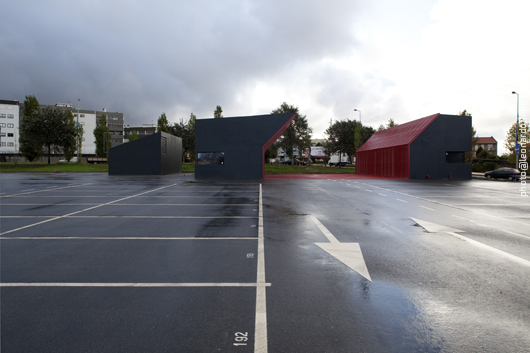 Manhufe Parking Lot - Guilherme Machado Vaz © Leonardo Finotti
