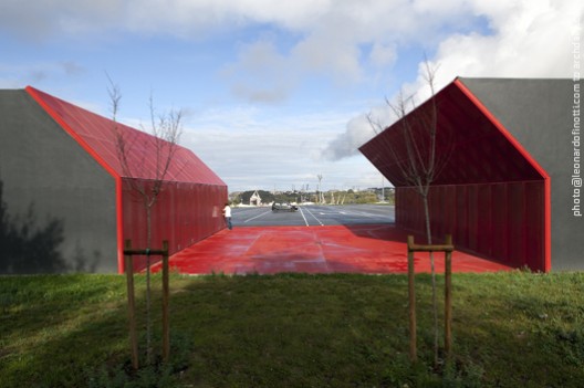 View of the red space between both buildings
