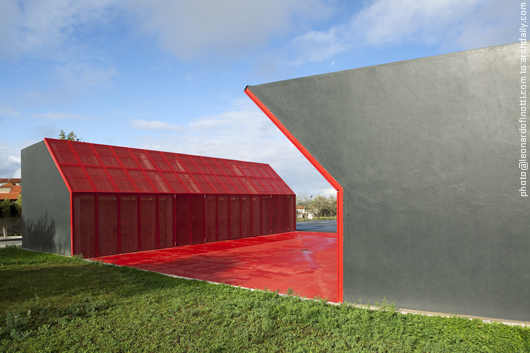 Manhufe Parking Lot / Guilherme Machado Vaz