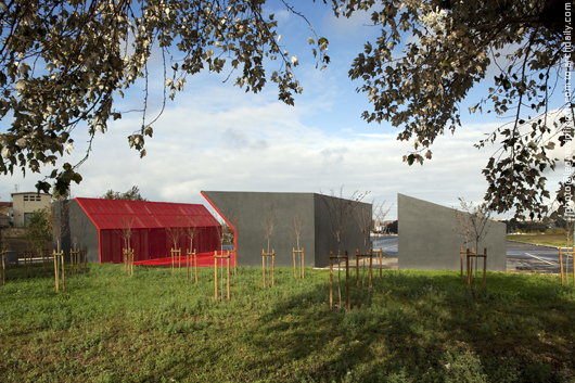 Manhufe Parking Lot - Guilherme Machado Vaz © Leonardo Finotti