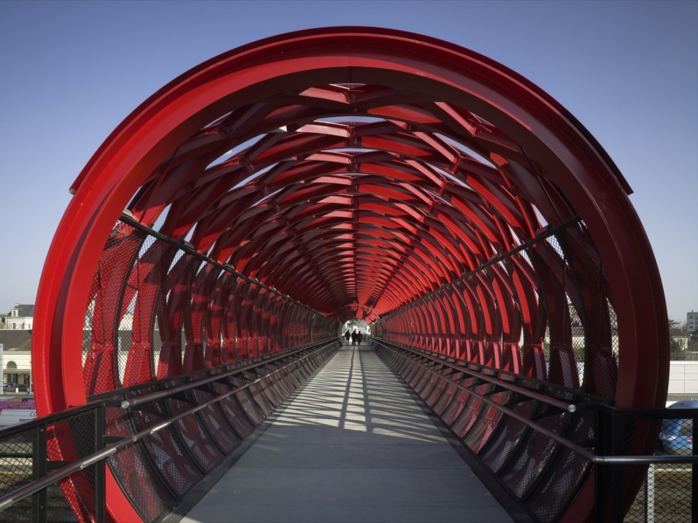 Railway Footbridge at Roche-sur-Yon / HDA & Bernard Tschumi