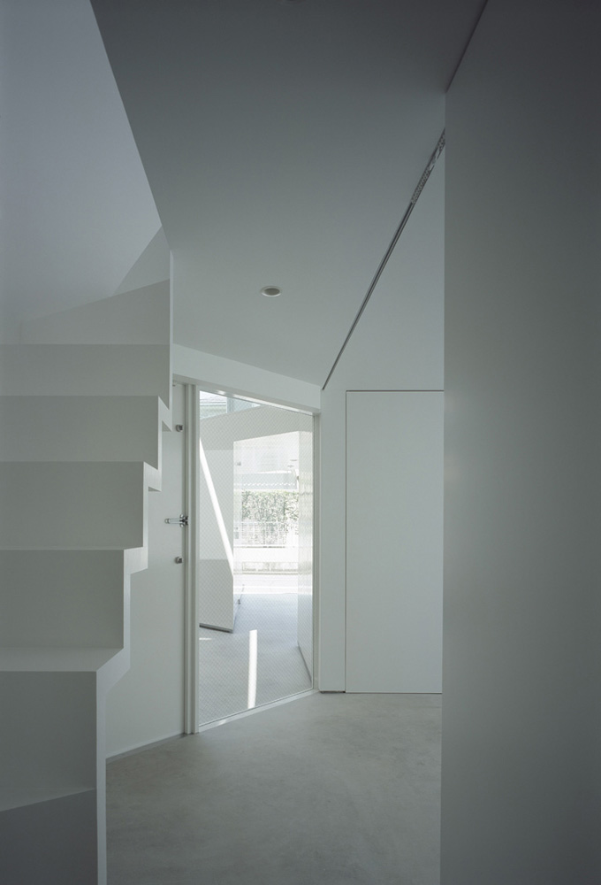 House in Matsubara - Ken'ichi Otani Architects © Koichi Torimura