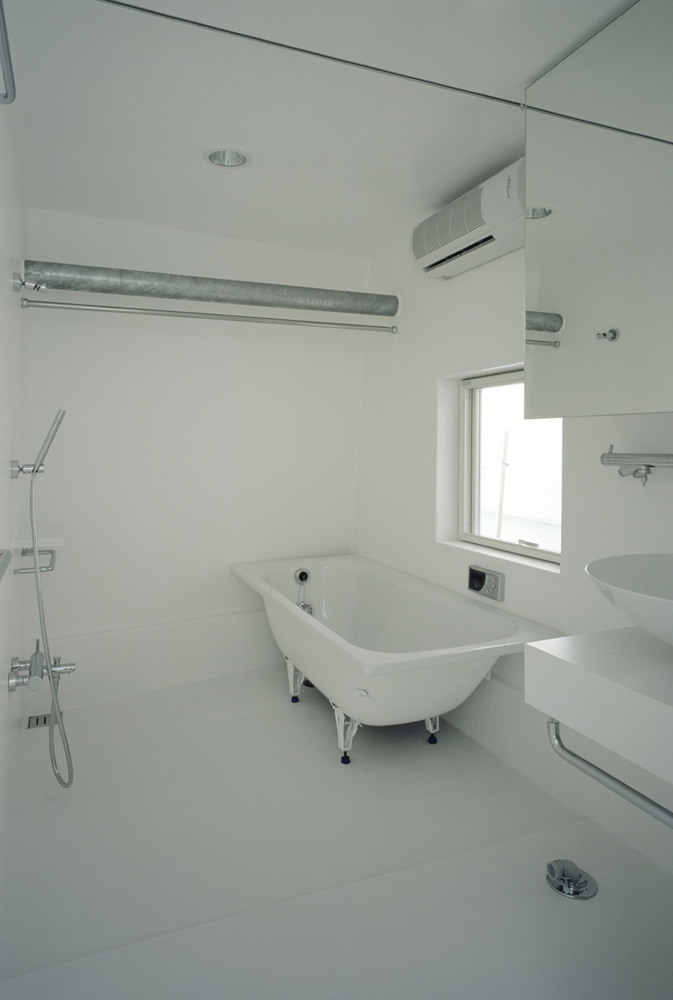 House in Matsubara - Ken'ichi Otani Architects © Koichi Torimura