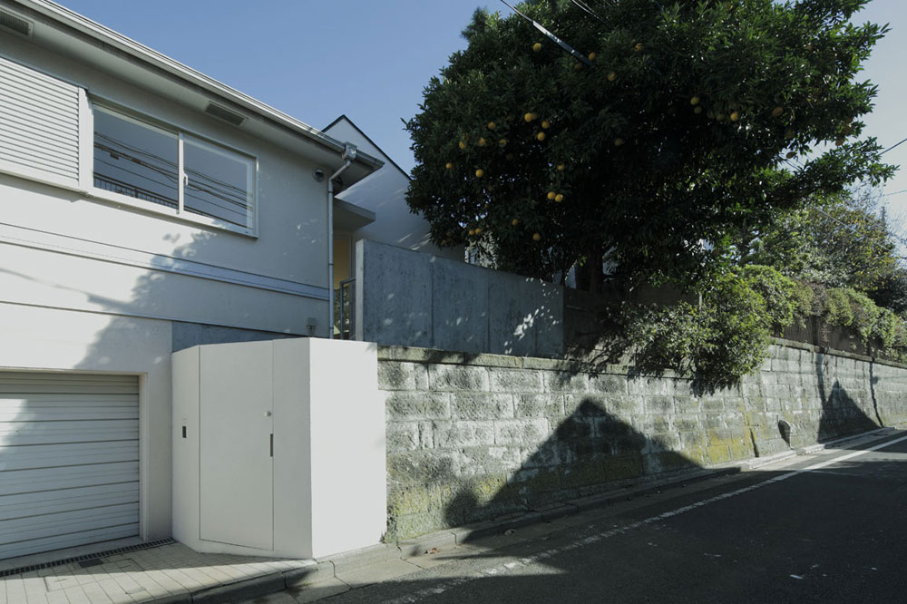 Renovated House in Higachi-Matsubara - Ken'ichi Otani Architects © Koichi Torimura