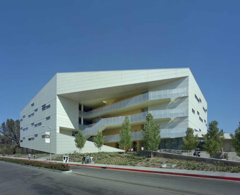 Chaparral Science Hall - Yazdani Studio © Timothy Hursley
