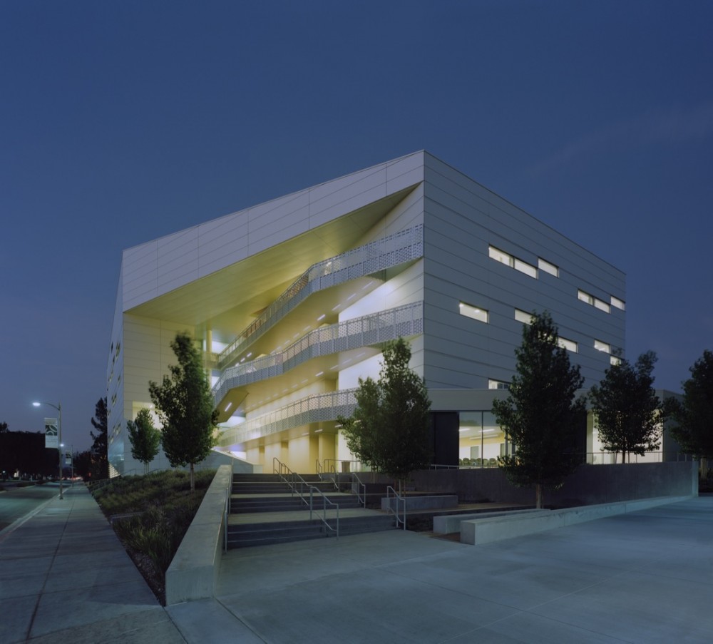 Chaparral Science Hall - Yazdani Studio © Timothy Hursley