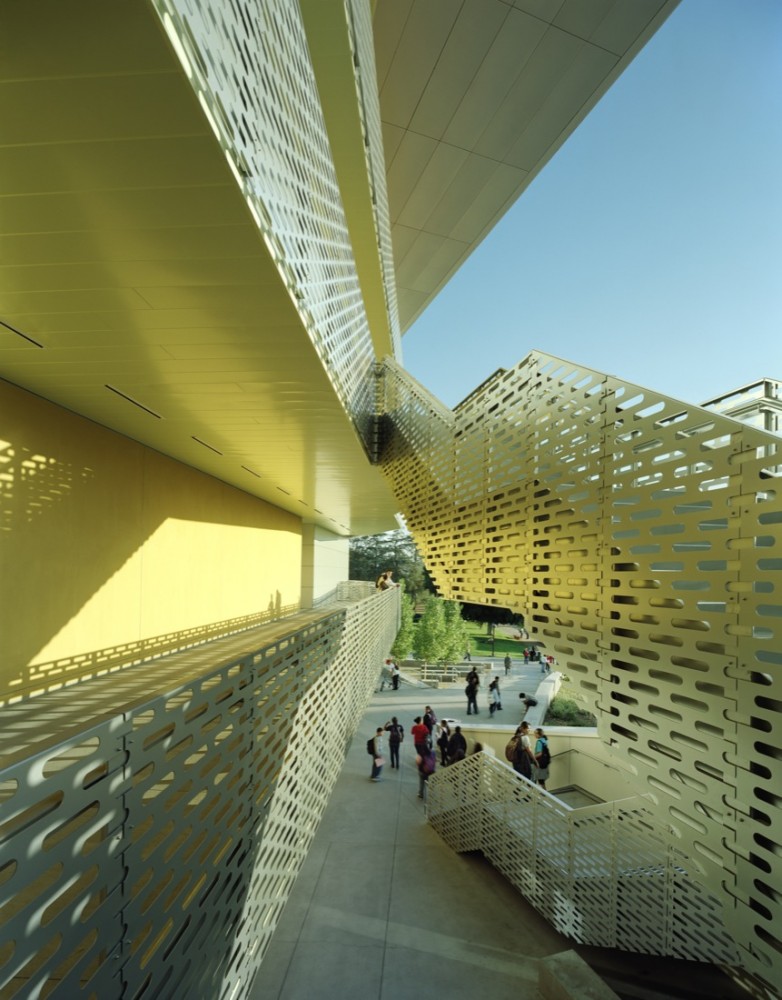 Chaparral Science Hall - Yazdani Studio © Timothy Hursley