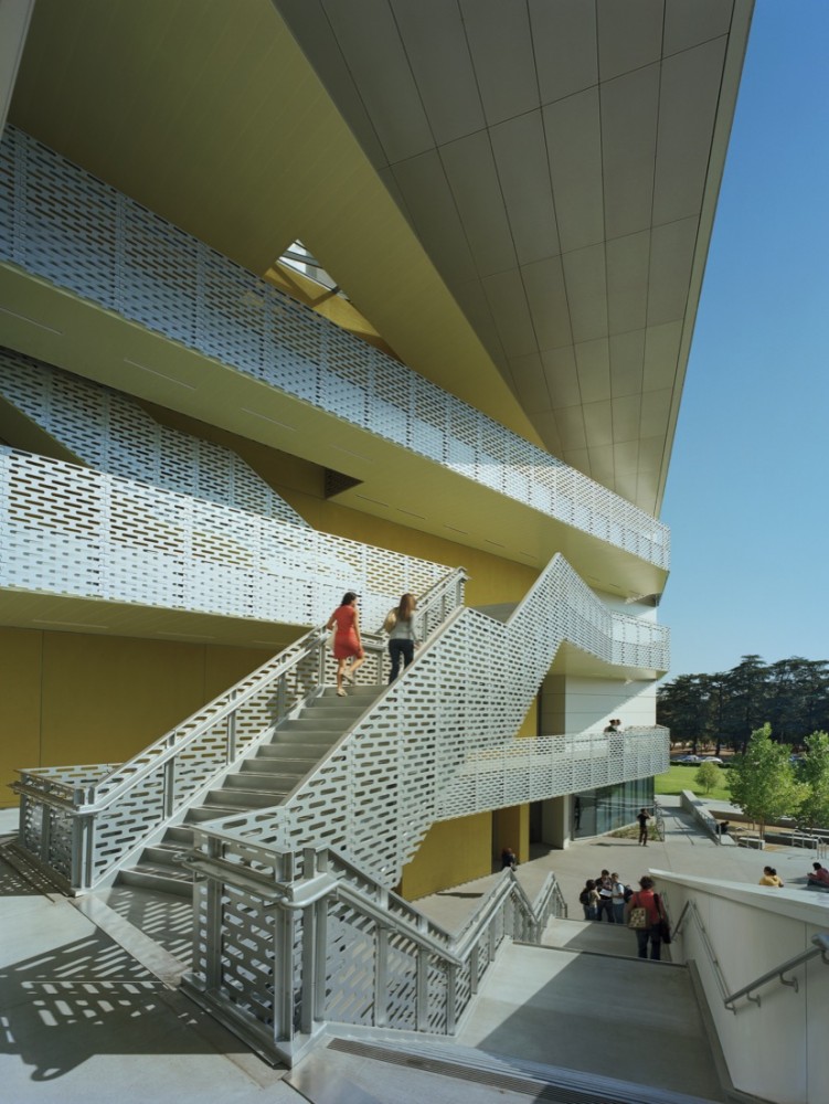 Chaparral Science Hall - Yazdani Studio © Timothy Hursley