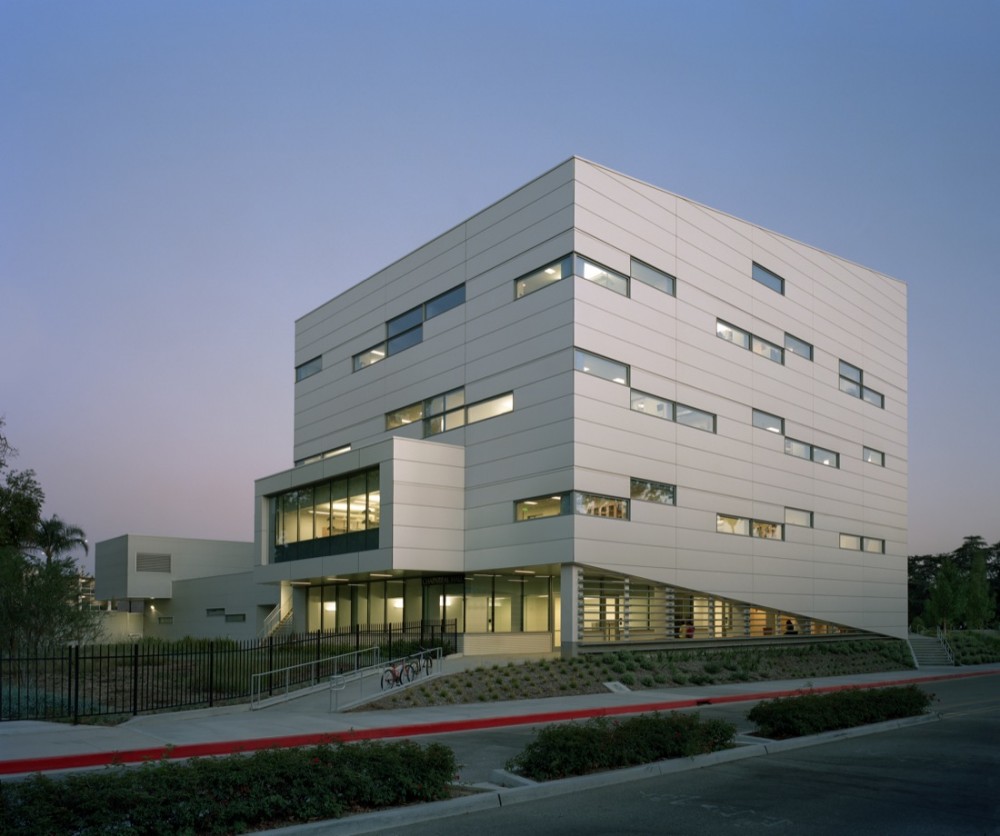 Chaparral Science Hall - Yazdani Studio © Timothy Hursley