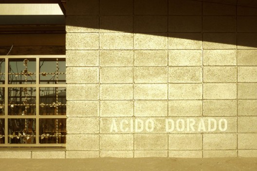 01 acido-dorado-sign