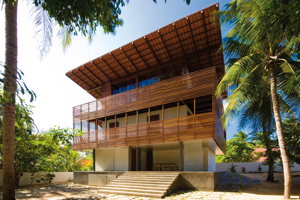 Tropical House / Camarim Architects