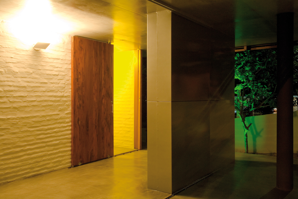 Tropical House - Camarim Architects © Nic Olshiati