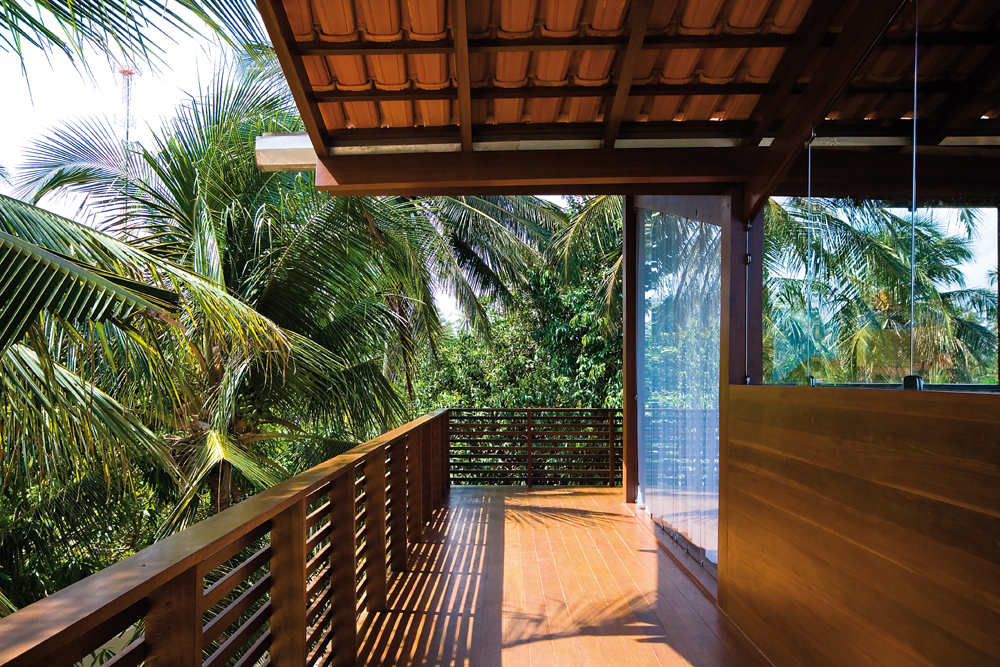 Tropical House / Camarim Architects