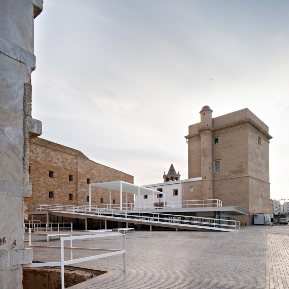 Between Cathedrals / Alberto Campo Baeza