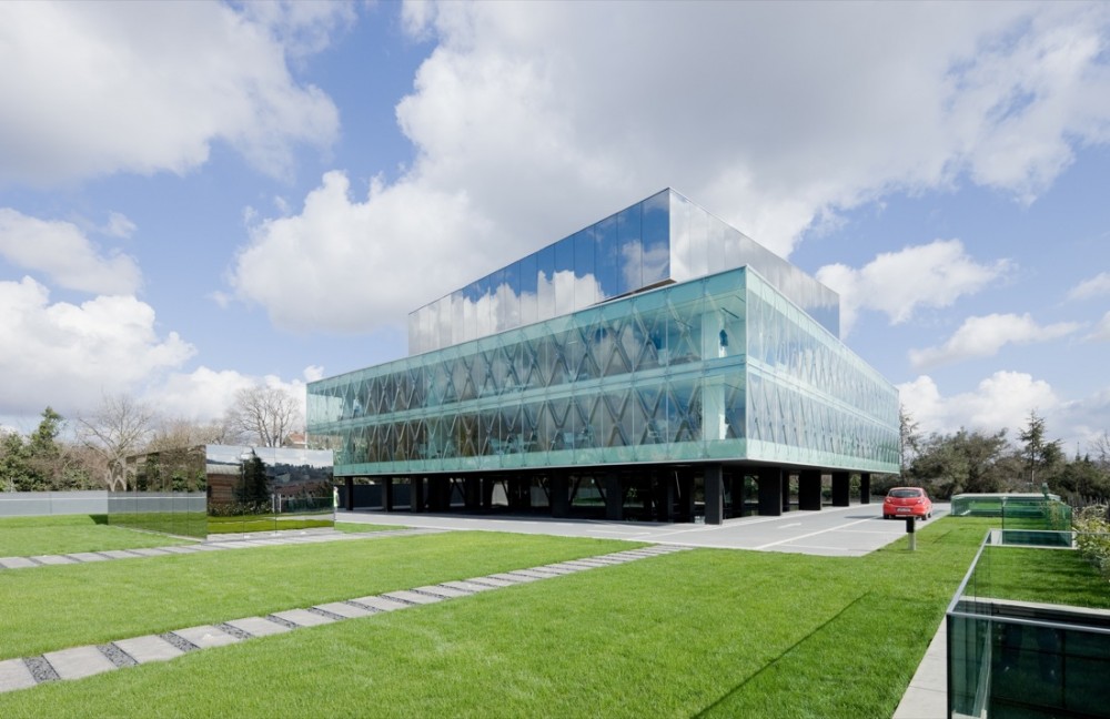 Vakko Headquarters and Power Media Center / REX