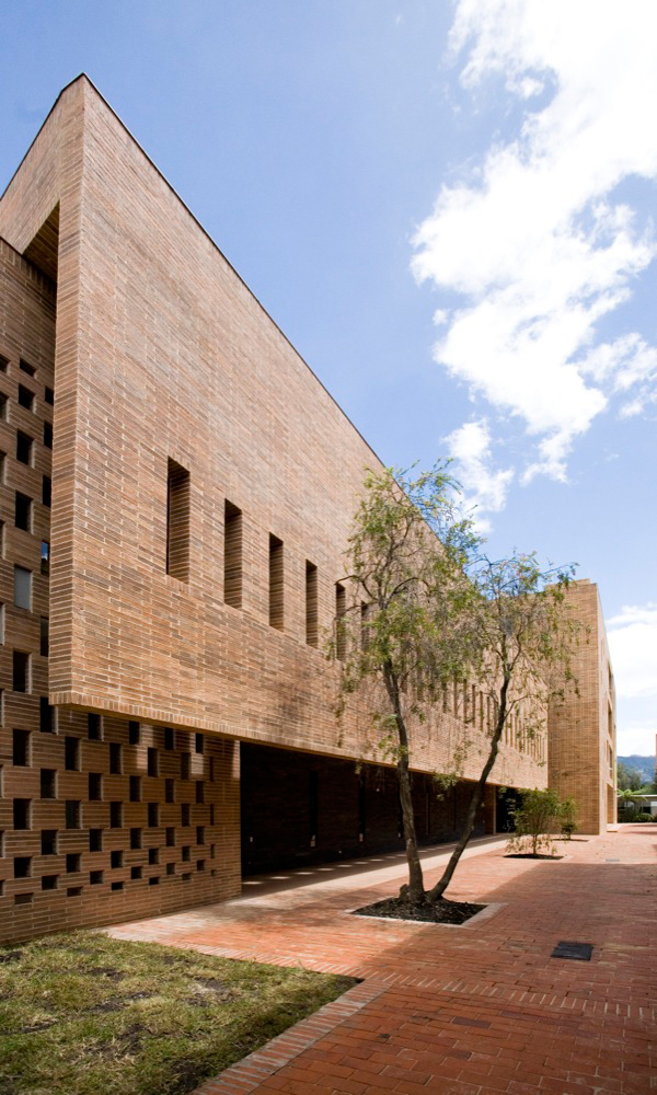 Omega Block / Daniel Bonilla Arquitectos