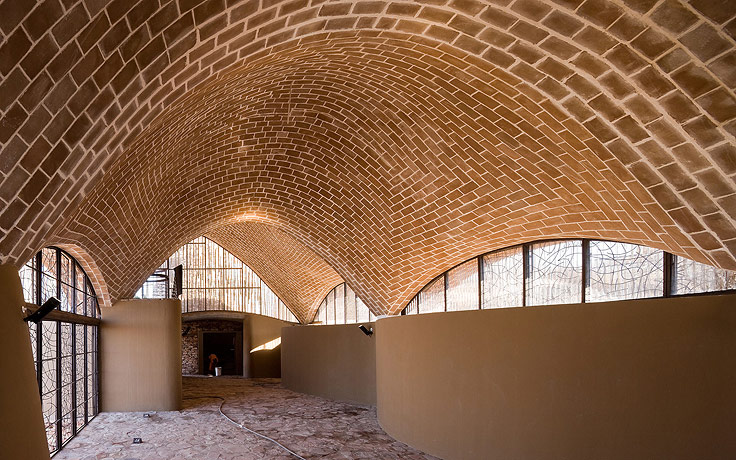 Mapungubwe Interpretation Centre / Peter Rich Architects