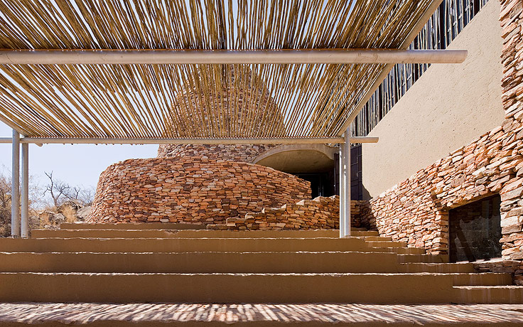 Mapungubwe Interpretation Centre / Peter Rich Architects