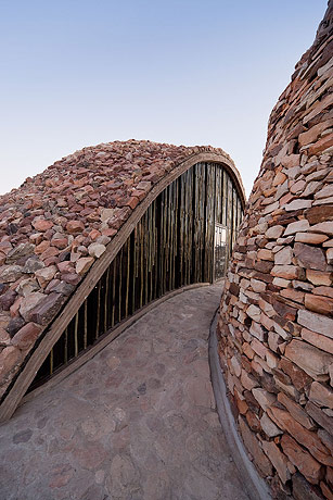 Mapungubwe Interpretation Centre / Peter Rich Architects