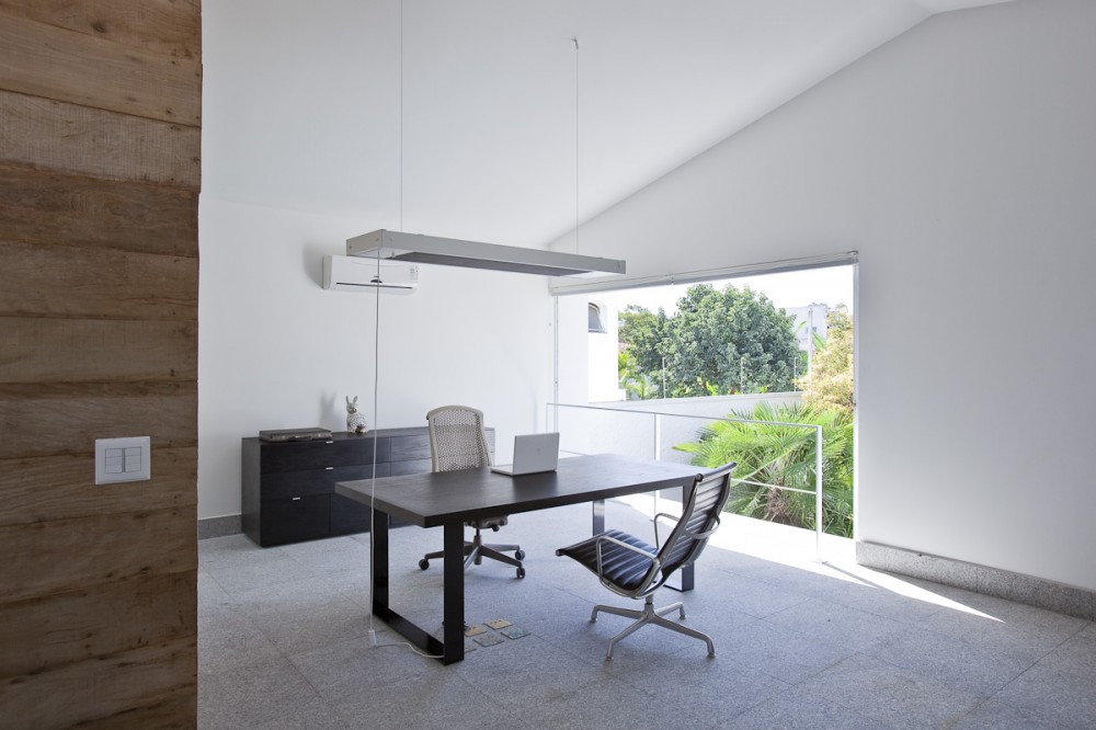 Office Refurbishment / Alan Chu & Cristiano Kato