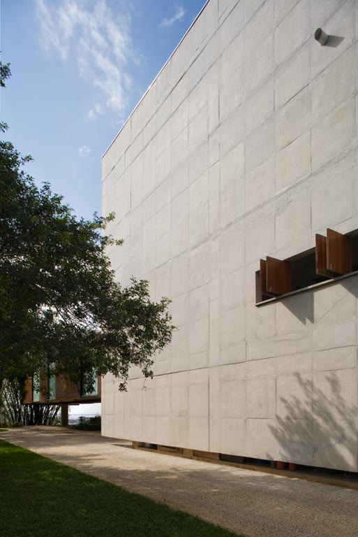 House in Santa Teresa / SPBR Arquitetos